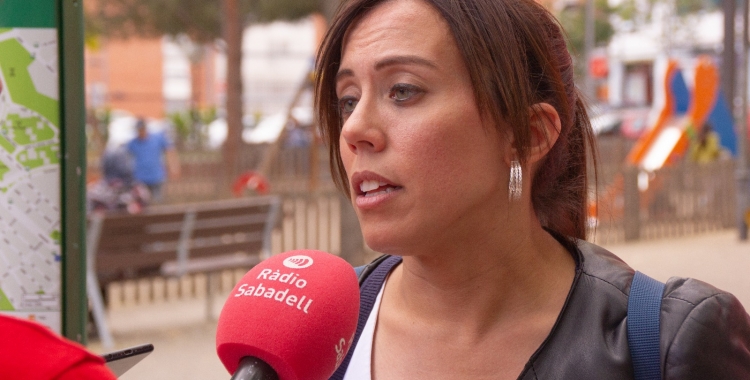 Marta Farrés, en una parada informativa de campanya | Cedida