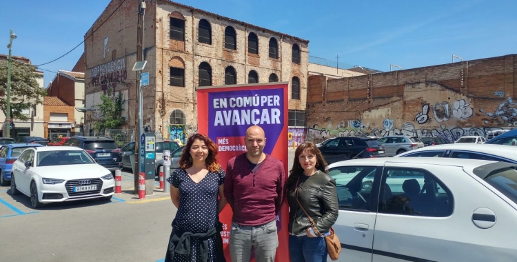 Alejandra Sandoval, Joan Berlanga i Rosa Morales, a l'aparcament del carrer Creueta | Pere Gallifa