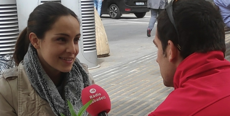 Irene Monés, número 5 de la candidatura de Sabadell En Comu, parlant amb Ràdio Sabadell | Cedida