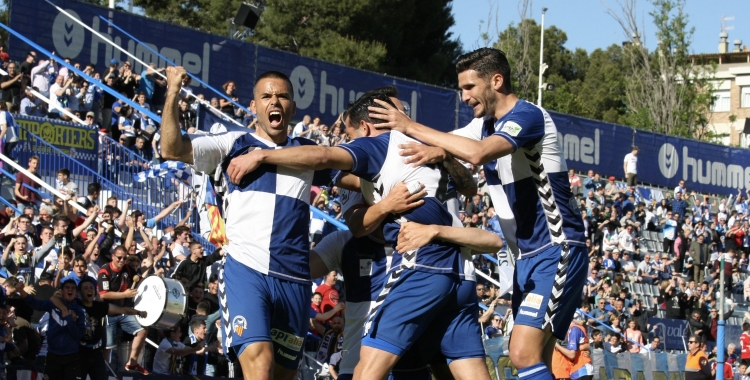 Celebració arlequinada després del gol contra l'Ejea | Sendy Dihör