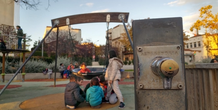 Àrea de jocs infantils de la plaça de la Creu Alta | Pere Gallifa