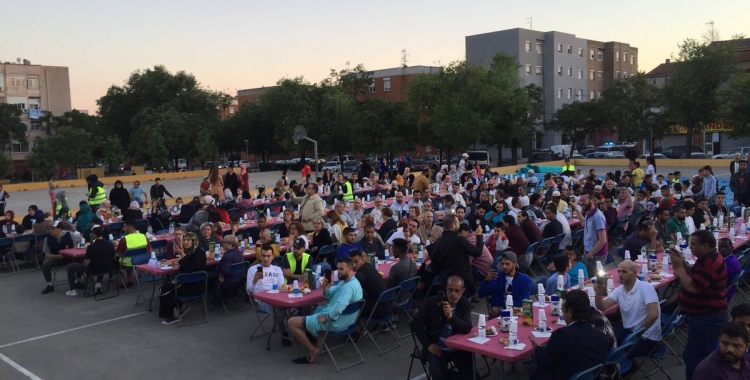 Moment de l'iftar, abans de la pregària | Ràdio Sabadell