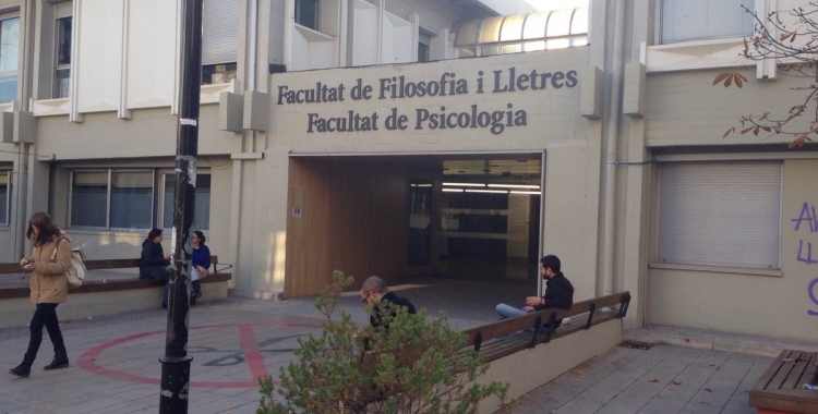 Façana de la Facultat de Psicologia UAB | Arxiu 