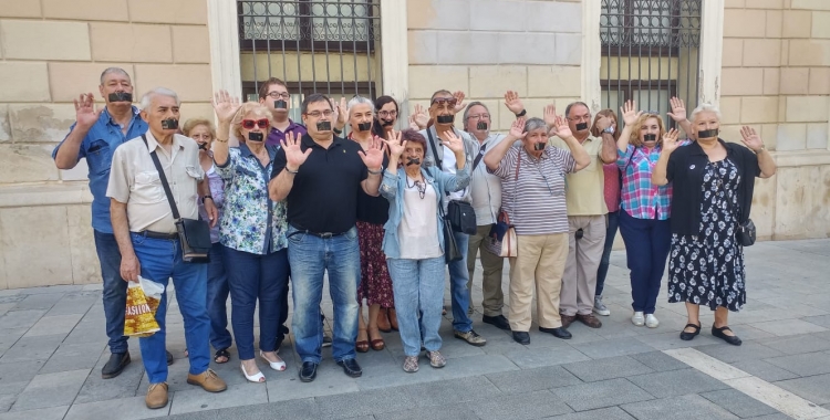 Militants d'Ara Sabadell, protestant abans del Ple | Pere Gallifa