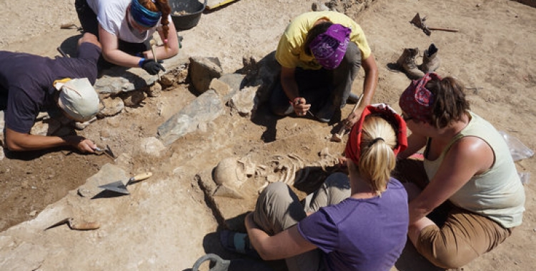 Arqueòlegs treballant en un jaciment | ACN