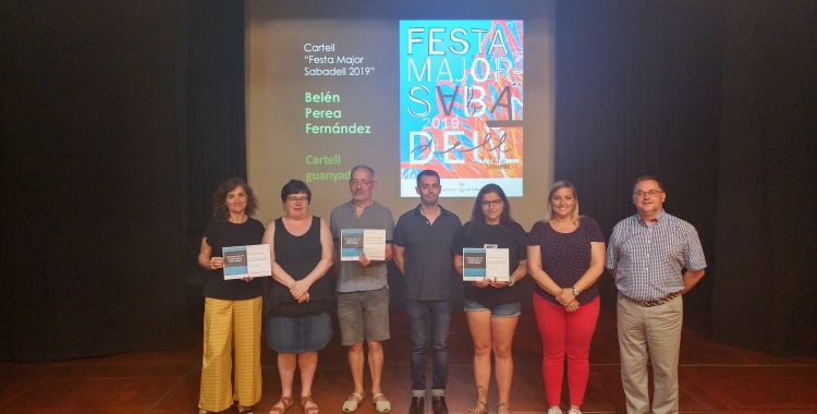 Belén Perea acompanyada dels regidors i membres del jurat | Ràdio Sabadell