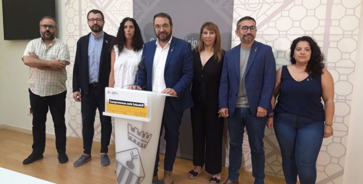 Els set regidors d'ERC durant la roda de premsa d'aquest matí