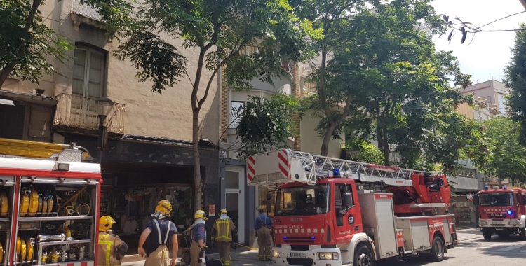 Tres dotacions de bombers han extingit al foc  | Raquel García