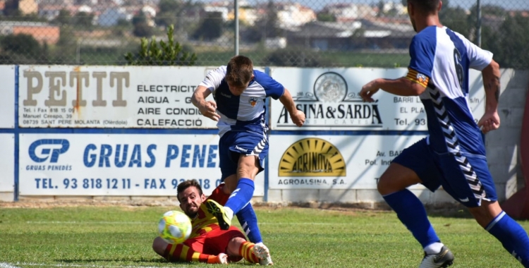 Aarón Rey xuta a porta en l'acció del 0-1 dissabte passat contra el Vilafranca | Críspulo Díaz