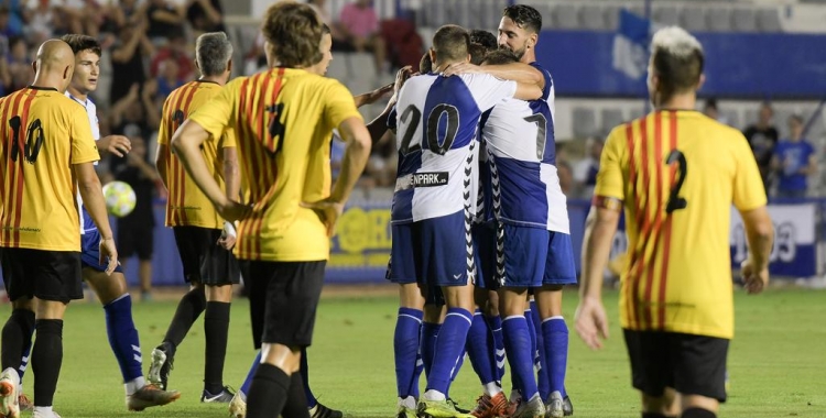 Alegria arlequinada després del gol anotat per Xavi Boniquet | Roger Benet