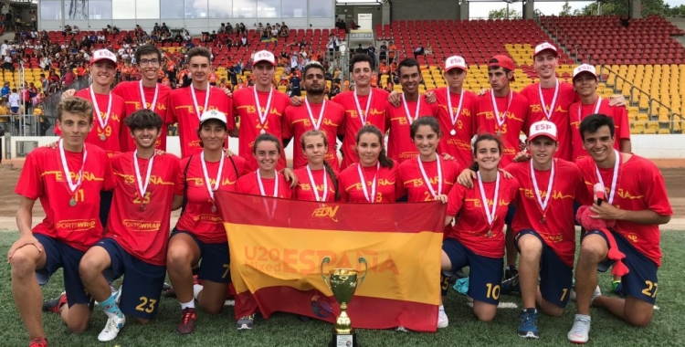 Plantilla de la selecció espanyola amb la medalla de plata assolida a Polònia | Twitter