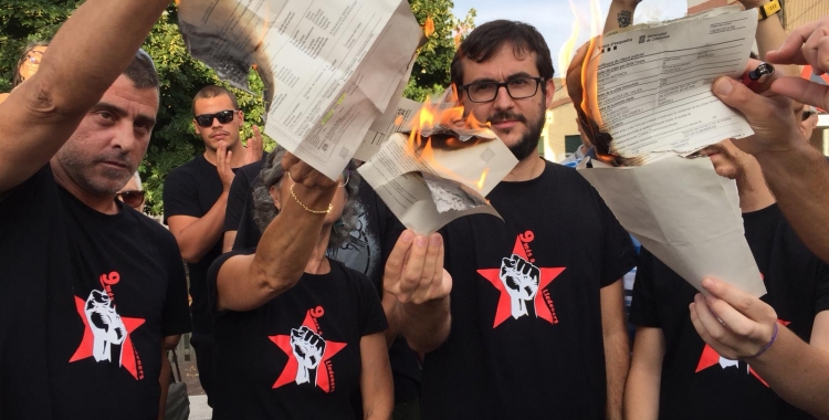 Els tres encausats sabadellencs dels 9 de Lledoners cremen les notificacions judicials | Ràdio Sabadell