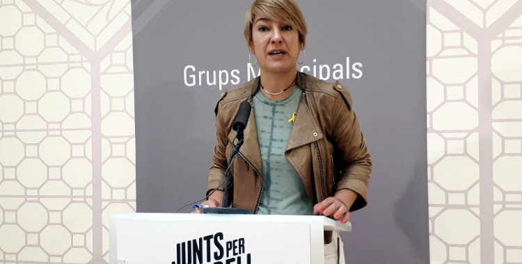 Lourdes Ciuró, presentant la moció en roda de premsa/ Karen Madrid