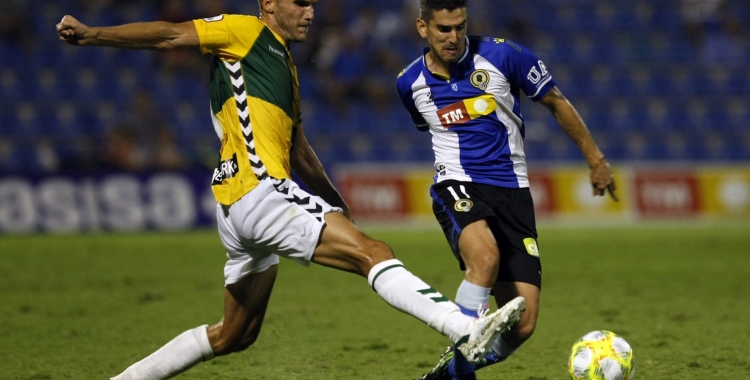 Adri Cuevas en una acció del partit de diumenge al Rico Pérez | Hércules CF