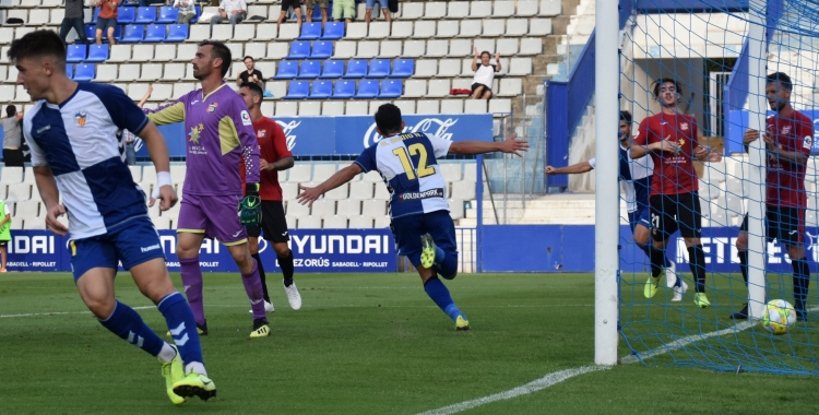 Óscar Rubio celebrant diumenge el seu gol contra La Nucía | Críspulo Díaz