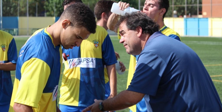 Quico Díaz donant indicacions als seus jugadors diumenge passat a Ca n'Oriac | Pau Vituri