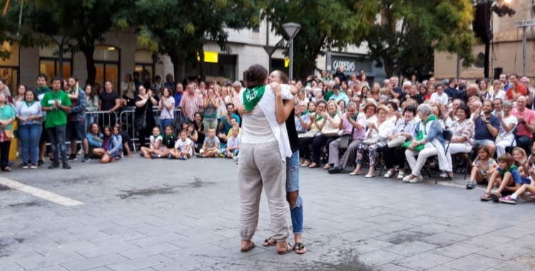 La Marta i la Gislena, mare i filla, guanyadores del Ball de la bola | Núria García