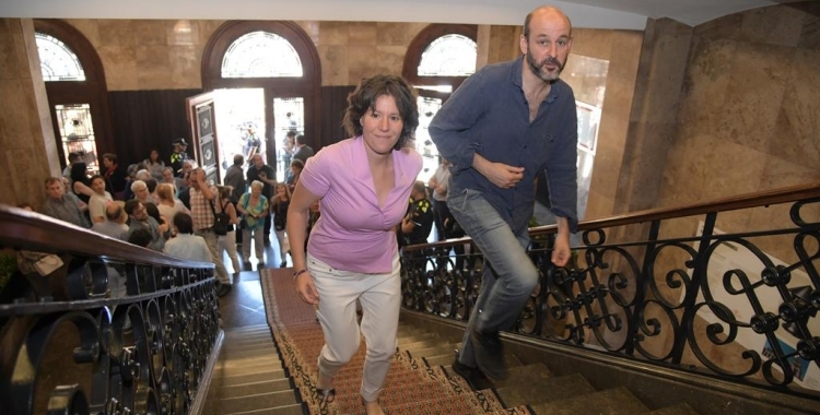 Morell i Cáceres a les escales de l'Ajuntament | Roger Benet