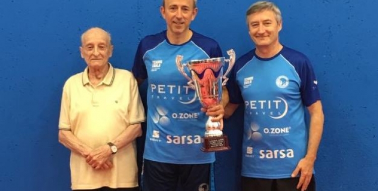 Santi Vidal (esquerre) i Pere Weisz (centre), protagonistes a Can Llong. | CNS Tennis Taula