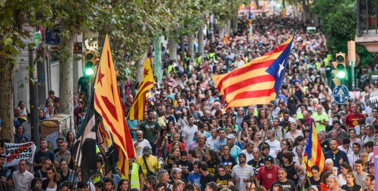 Unes 12.000 persones es manifesten a Sabadell en suport als CDR empresonats | Roger Benet