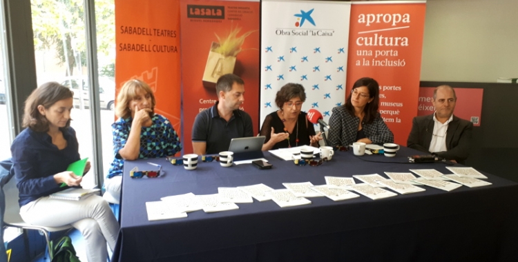 Els responsables de LaSala, en roda de premsa/ Karen Madrid