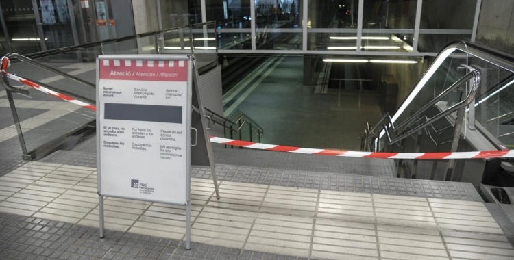 Imatge dels accessos tancats a l'estació Can Feu-Gràcia | Roger Benet
