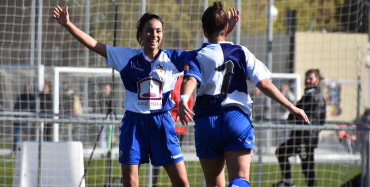 Carla Miguel celebrant el definitiu 4-3 contra el Júpiter | Críspulo Díaz