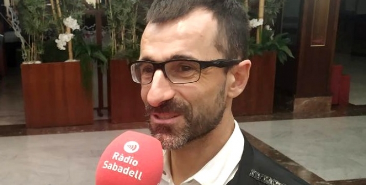 El marxador madrileny anit atenent a Ràdio Sabadell | Sergi Garcés