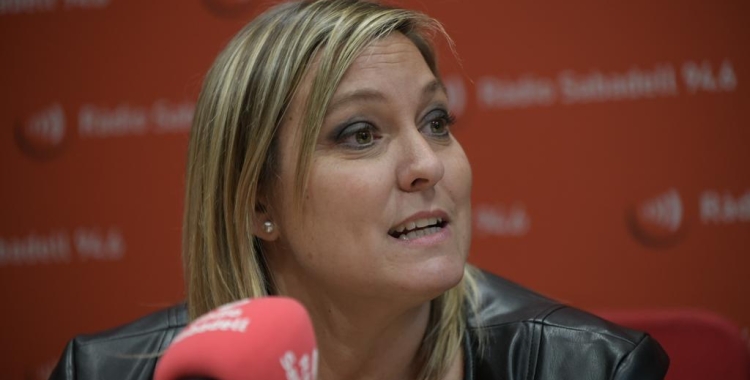 Laura Reyes als estudis de Ràdio Sabadell | Roger Benet