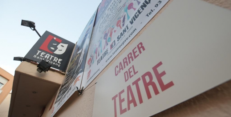 Placa simbòlica al carrer del Teatre | Roger Benet