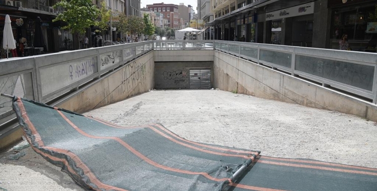 Imatge de l'accés a l'aparcament soterrat dels Ferrocarrils | Roger Benet