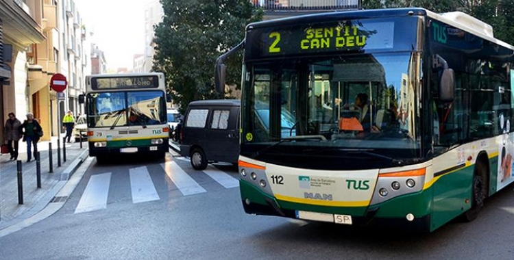 Imatge de dos autobusos de la TUS | Cedida