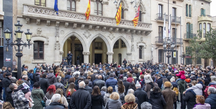 Unes 200 persones s'han agrupat aquest matí a Terrassa per mostrar el seu suport a la família | Cedida