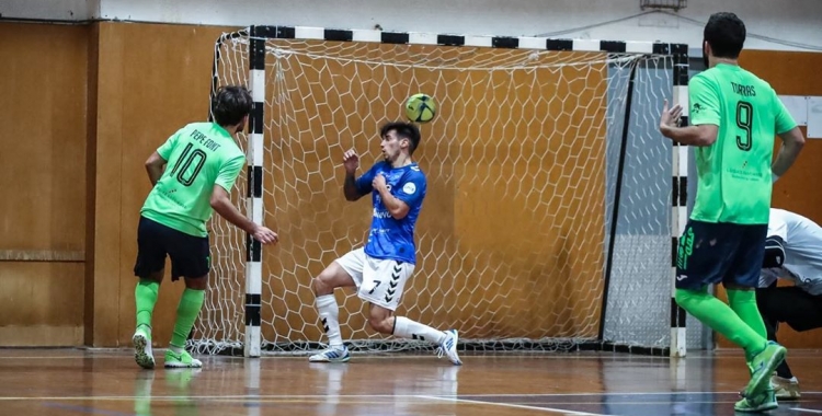 Pepe Font va ser l'autor de quatre dels cinc gols dels escolapis | FutsalPia