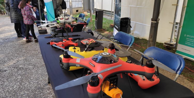 Als visitants els crida l'atenció que també hi hagi drons submarins |Pau Duran