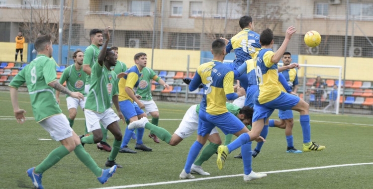 Moment del gol de Guitart (3-2) per al Sabadell Nord | Roger Benet