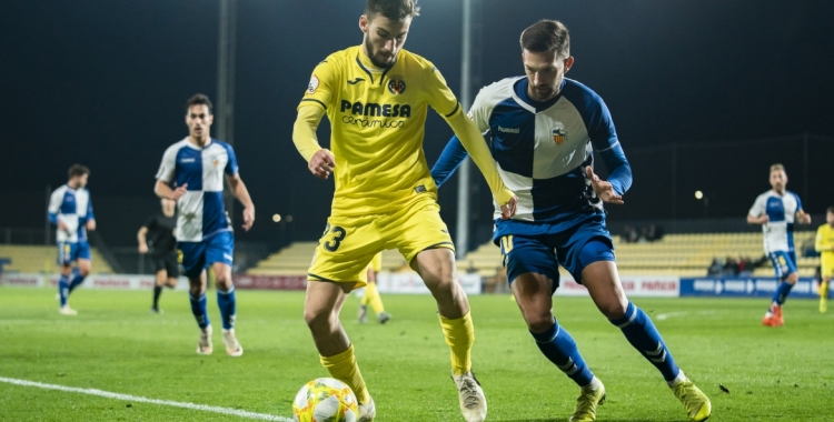 Grego Sierra, en una acció defensiva en el darrer partit al camp del Villarreal 'B' | Villarreal CF