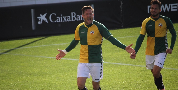 Édgar celebra el gol aconseguit a Paterna | Jesús Arroyo