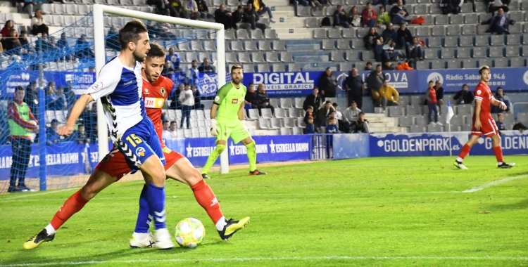 Heber Pena en una acció del Sabadell-Hércules | Roger Benet