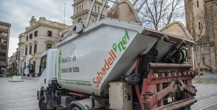 Imatge d'un camió d'Smatsa a la plaça Sant Roc | Arxiu