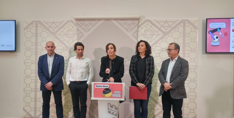 D'esquerra a dreta, Ramon Vilanova (UAB), Leo Torrecilla  (Cambra de Comerç), Marta Farrés (alcaldessa), Montse González (tinenta d'alcaldessa), Joan Martí (Taulí) | Ràdio Sabadell 