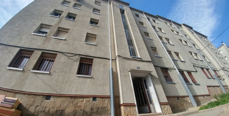 El bloc de pisos dels Merinals serà inspeccionat durant tot el dia d'avui | Pere Gallifa