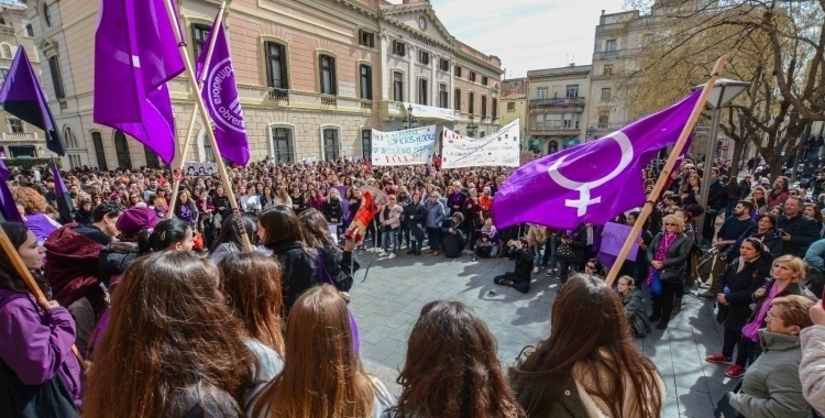 La plaça Sant Roc durant una de les mobilitzacions del 8M | Arxiu