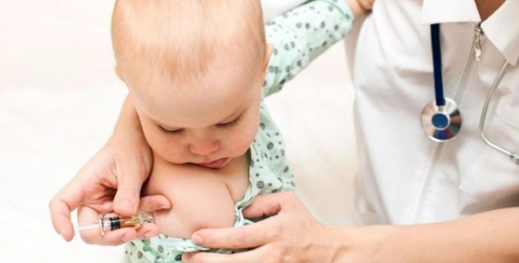 Salut recomana mantenir la vacunació als 2, 4, 11, 12 i 15 mesos de vida dels nadons | Arxiu