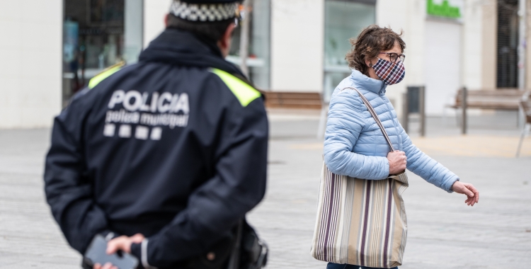 Primer dia a Sabadell d'ús obligatori de les mascaretes a l'espai públic | Roger Benet