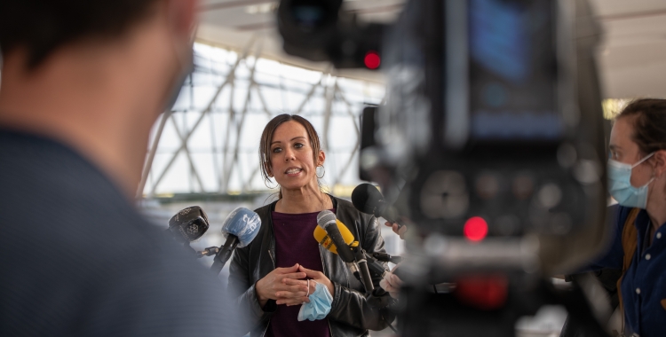 Marta Farrés atenent la premsa a l'Hospital Temporal Vallès Sud | Roger Benet