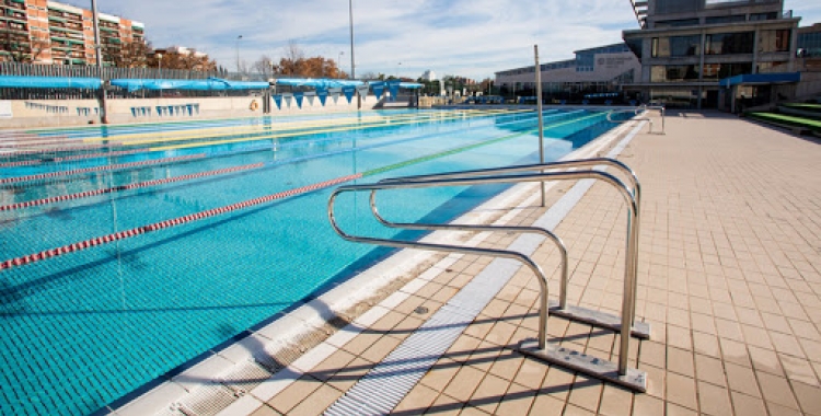 Imatge de la piscina exterior de Can Llong | Visit Vallès