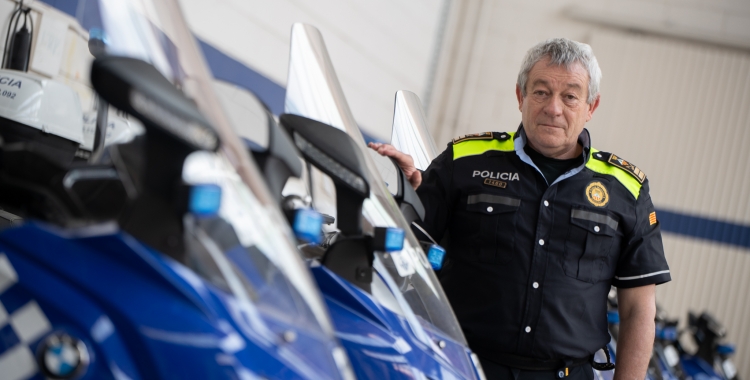 Joan Antoni Quesada al parc de motocicletes de Can Marcet | Roger Benet