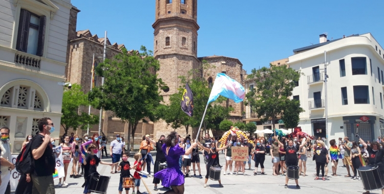 Clara Palau al centre de la batucada de les Forques de Can Deu | Núria García