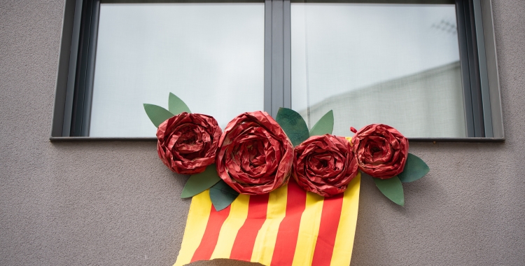 El 23 d'abril el Sant Jordi es va viure des dels balcons | Roger Benet